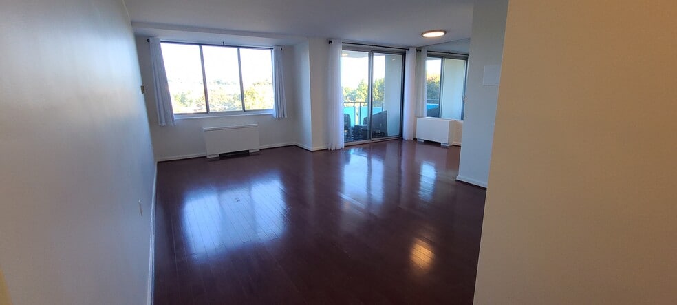 Building Photo - 10401 Grosvenor Pl