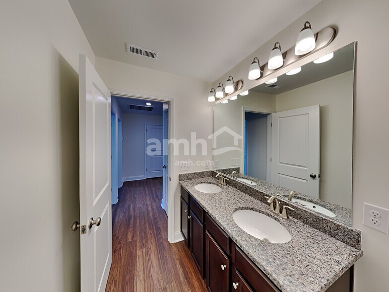 Building Photo - 3017 Lucky Ln