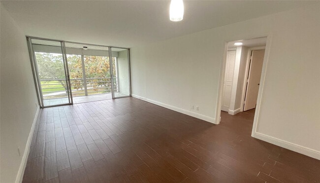 Building Photo - 9411 Evergreen Pl