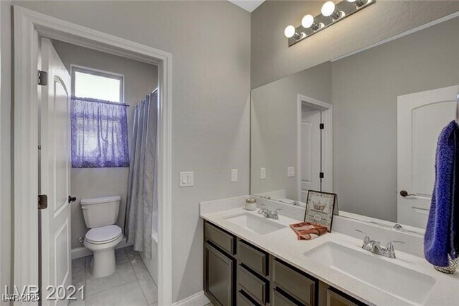 Building Photo - 1062 N Water St