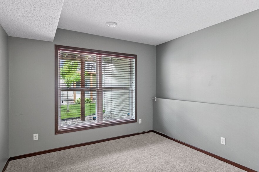 Building Photo - 15424 Foster Dr N