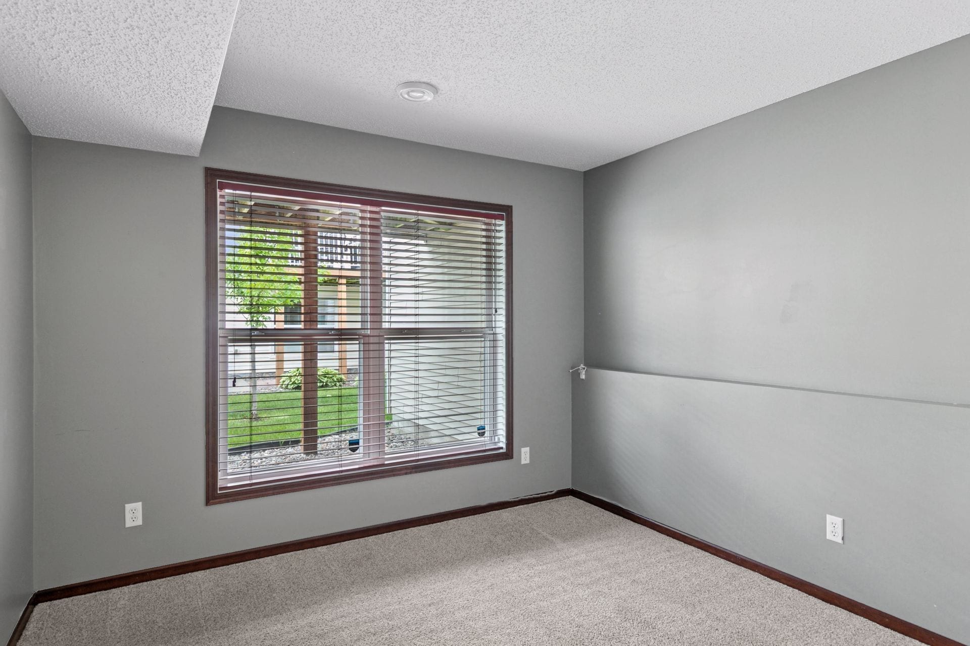 Building Photo - 15424 Foster Dr N
