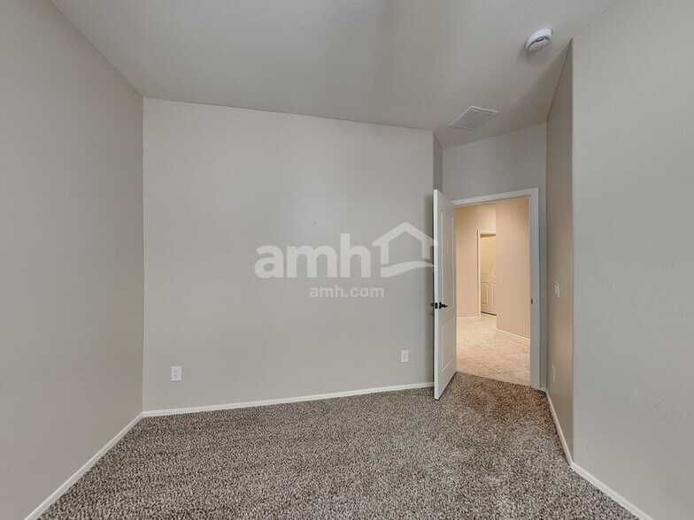 Building Photo - 4616 S Emery