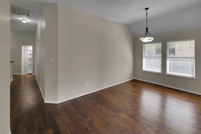 Building Photo - 3030 Hemingway Dr