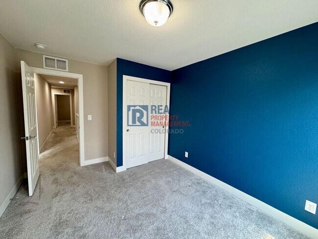 Building Photo - 16015 E Bolling Dr