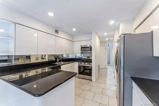 Building Photo - 124 Foxwood Dr