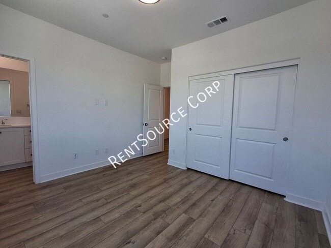 Building Photo - 26943 Pathfinder Ln