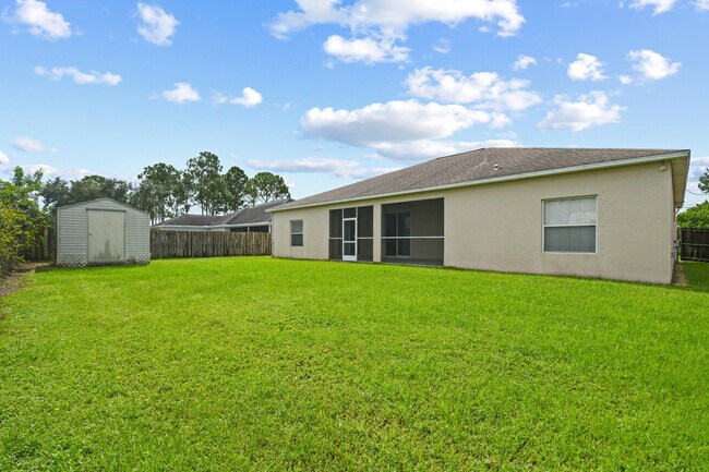 Building Photo - 6221 NW Hacienda Ln
