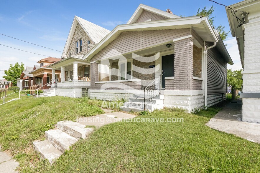Building Photo - 2303 W Oak St