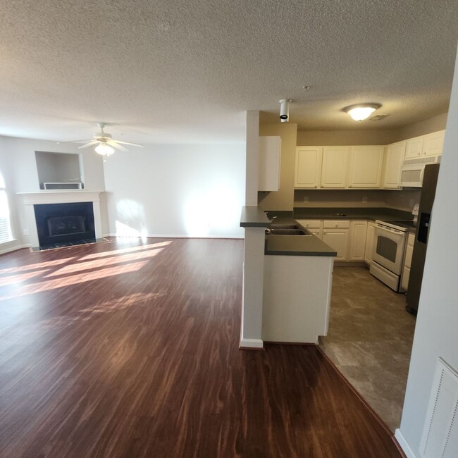 Building Photo - Main Level Condo near Wake Forest Universi...