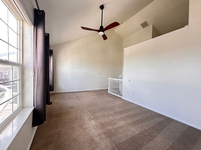 Building Photo - Amazing Townhome with Spectacular Views fo...