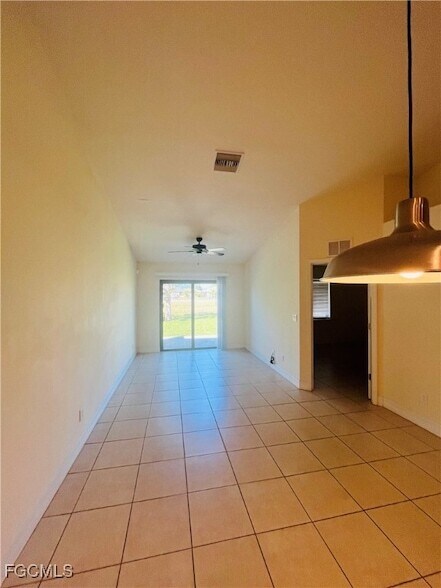 Building Photo - 3022 SE Santa Barbara Pl