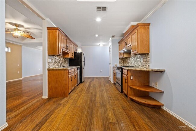 Building Photo - 25 34th St