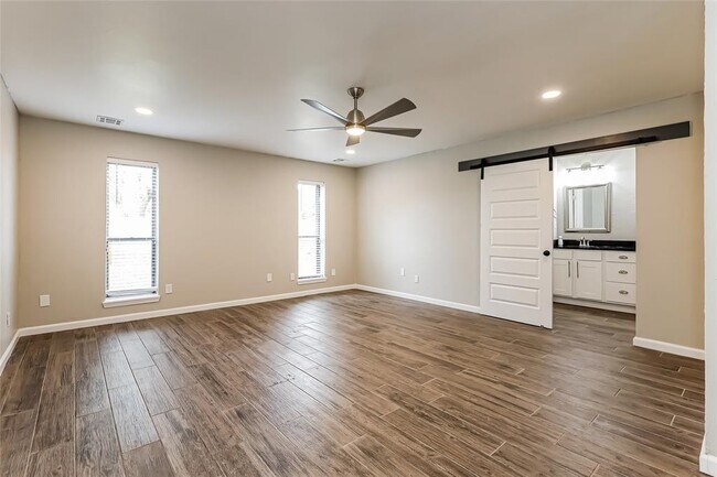 Building Photo - 7301 Skylark Ln