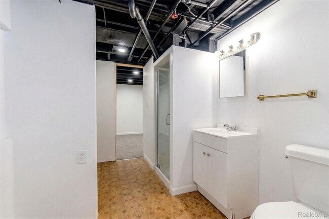 Building Photo - 629 N Vermont Ave