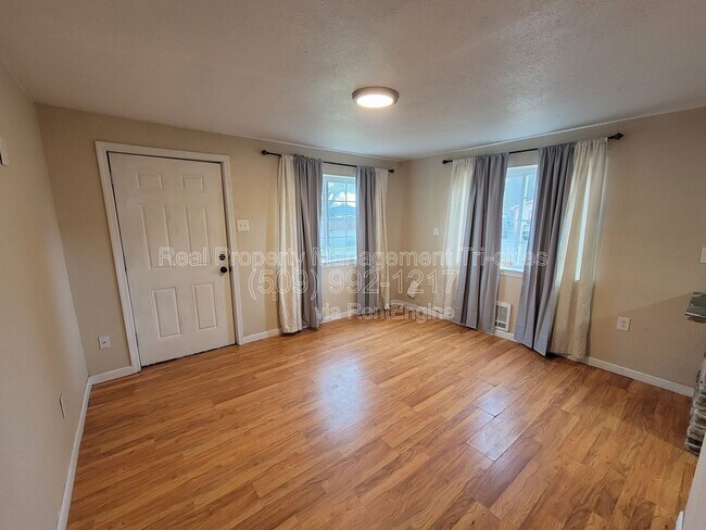 Building Photo - 1124 E 7th Ave