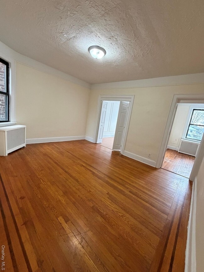 Building Photo - 810 Jericho Tpke