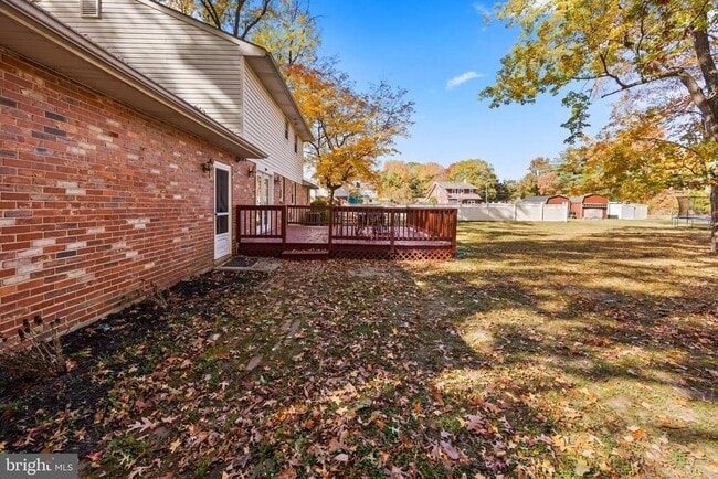 Building Photo - 24 Maple Ave