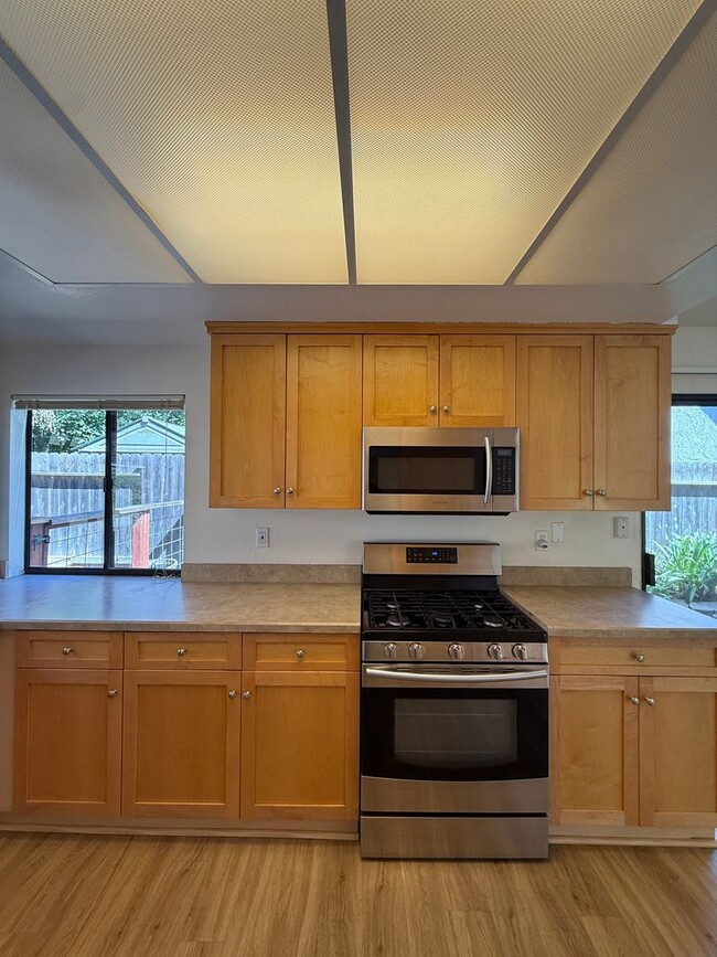 Building Photo - Located in Bauer Estates Near The Country ...