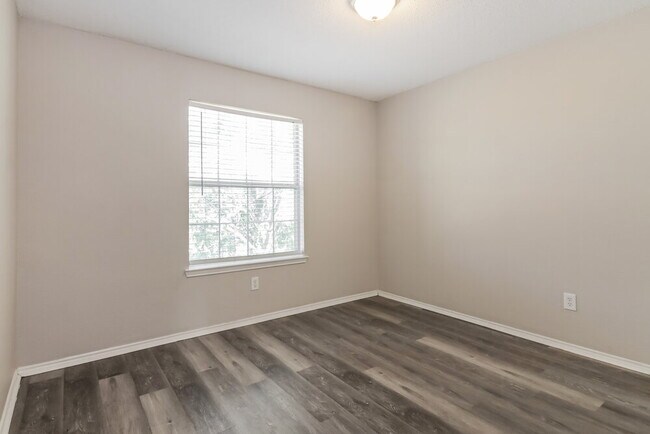 Building Photo - 2104 Aster Trail