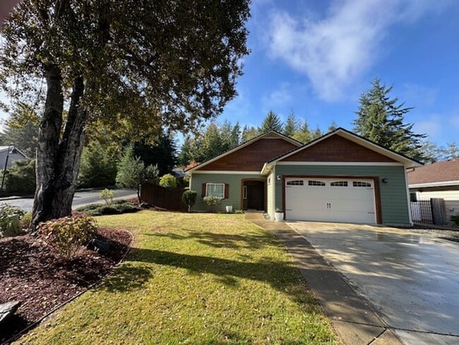 Primary Photo - Beautiful Custom Built 3 bed/2.5 bath Home