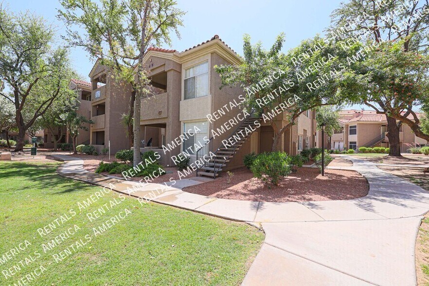 Building Photo - 3830 E Lakewood Pkwy E