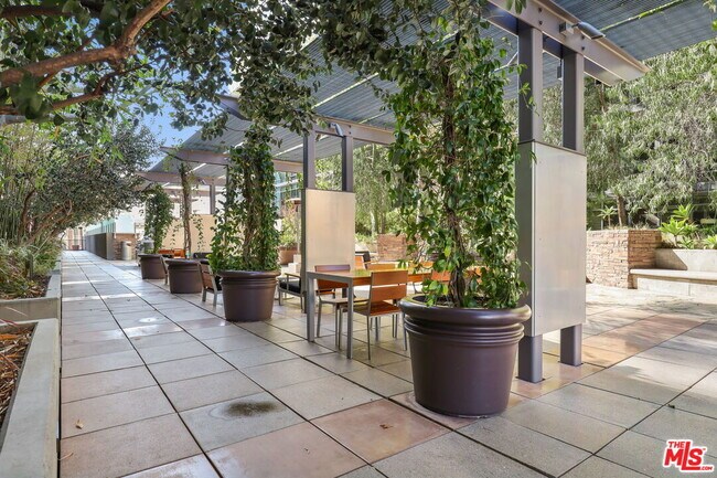 Building Photo - 1111 S Grand Ave