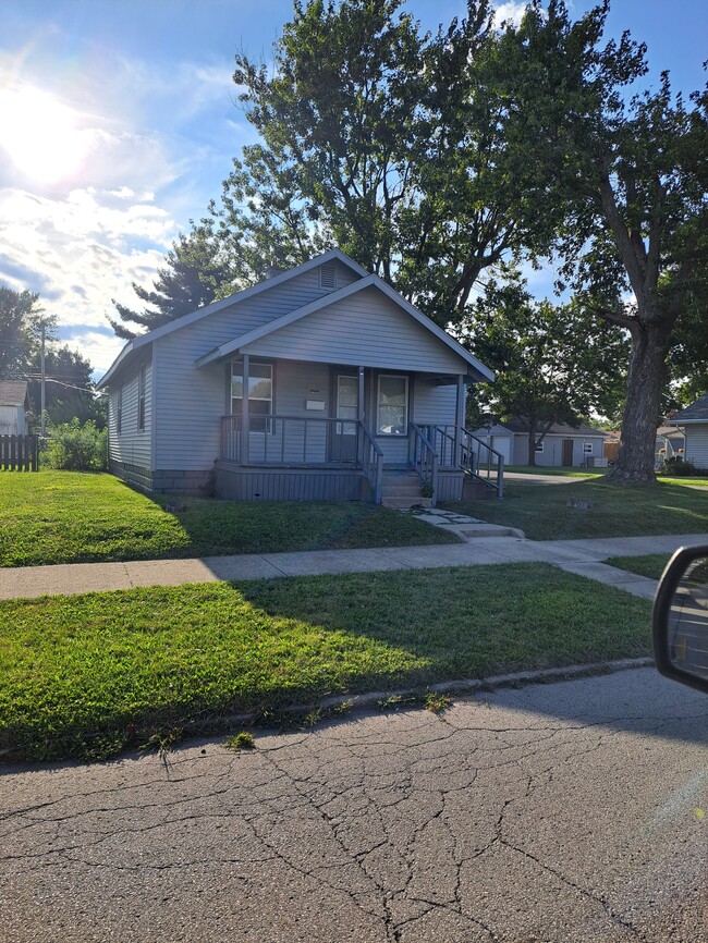 Building Photo - 1201 S Delphos St