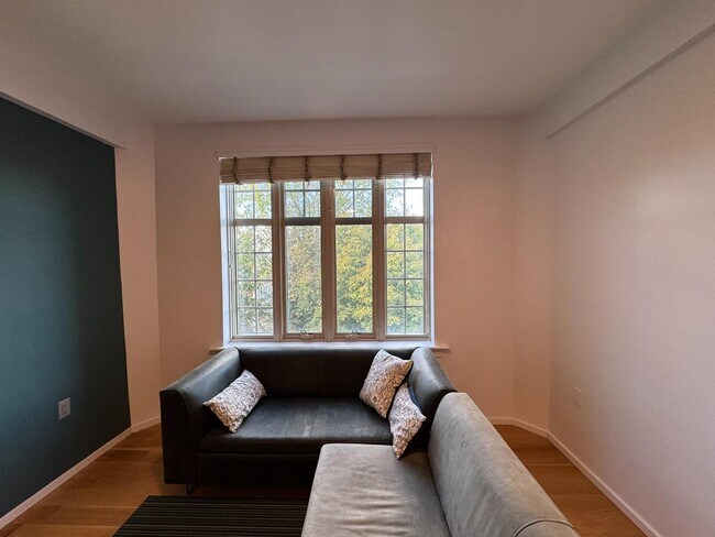 Building Photo - 1525 N Front St