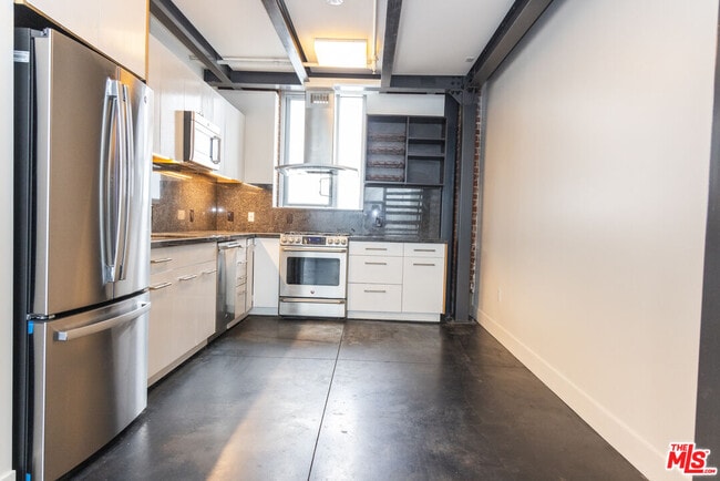 Building Photo - 130 S Hewitt St