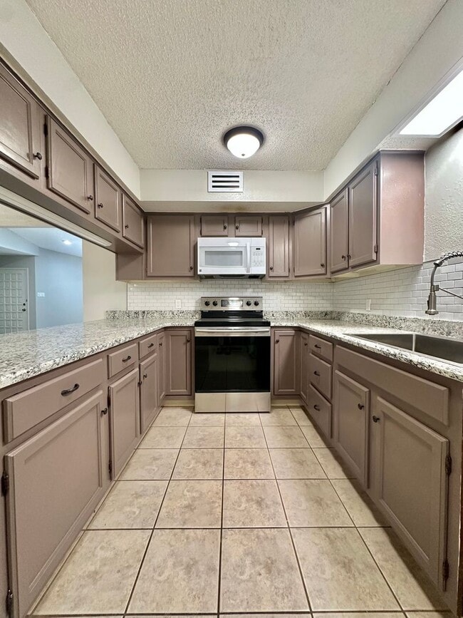 Building Photo - COMING MARCH 2026 - 2-Bedroom 2-Bathroom Condo + Clubhouse/Pool/River Access