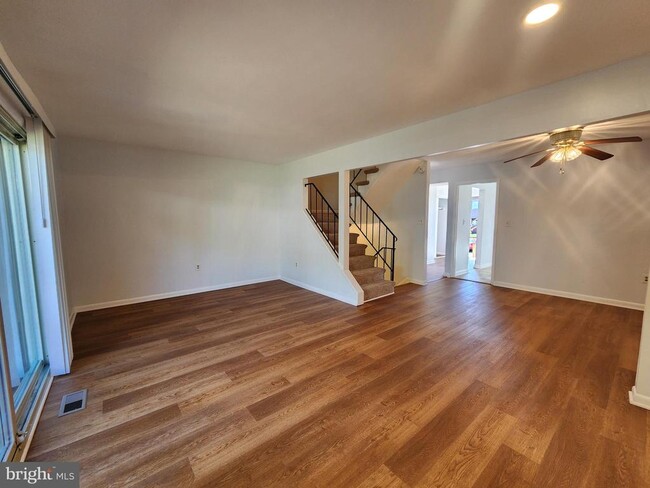 Building Photo - 8108 Salt Lake Dr