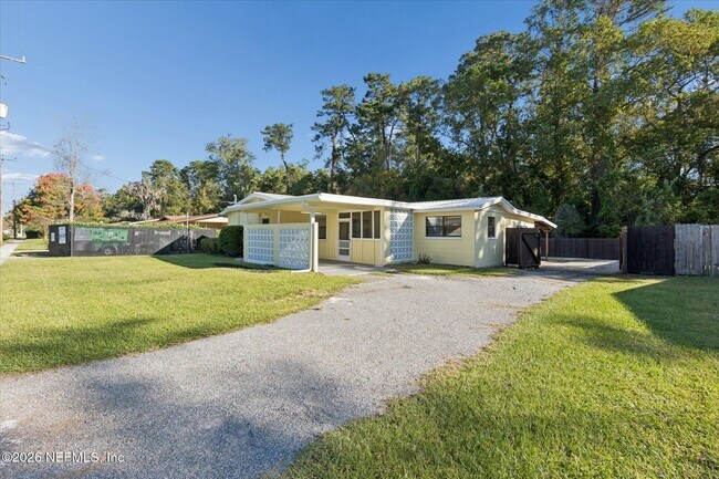 Building Photo - 863 Westgate Dr