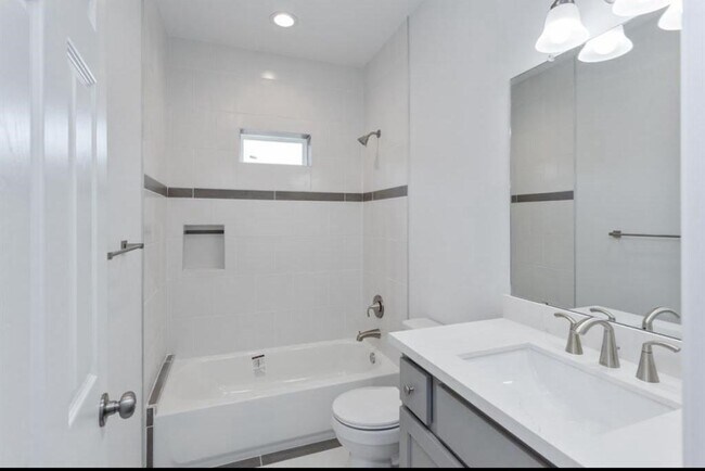 Building Photo - 11623 Waldemar Dr