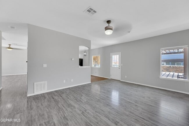 Building Photo - 14378 N Cave Dr