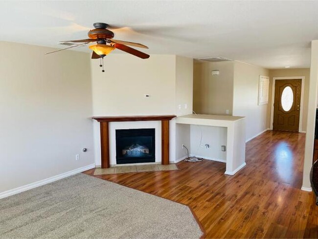 Building Photo - 27970 Sunlight Ct