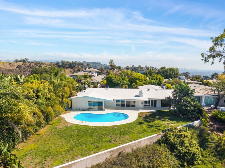 Primary Photo - 1641 Tower Grove Dr