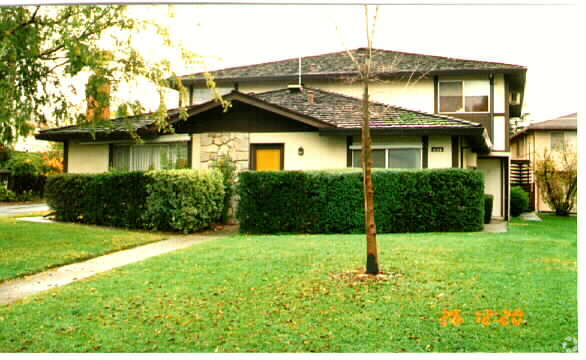 Building Photo - 826 Carro Dr