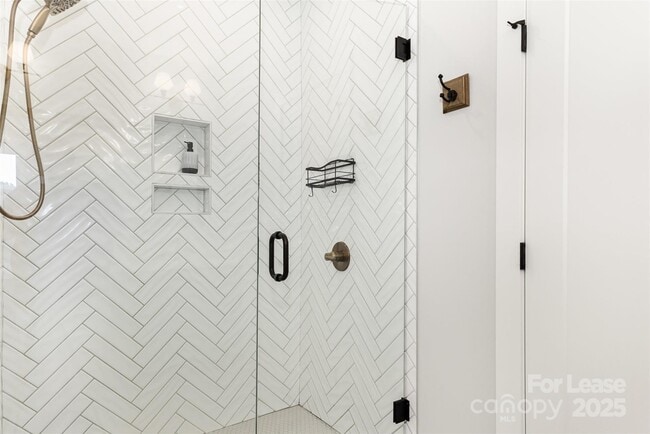 Building Photo - 2523 Irwin Strm Rd