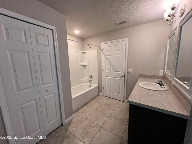 Building Photo - 537 Cooper Ct