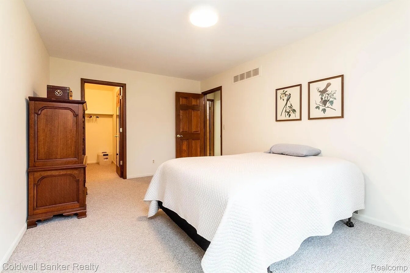 Primary Bedroom - 235 Meadow Lane Cir