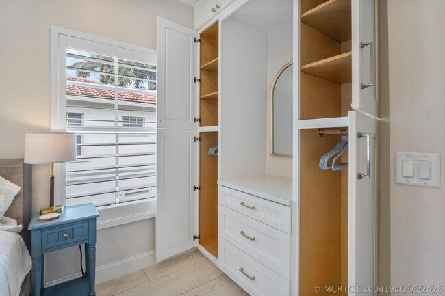 Building Photo - 550 Tomahawk Ct