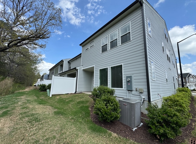 Building Photo - 3027 Dunnock Dr