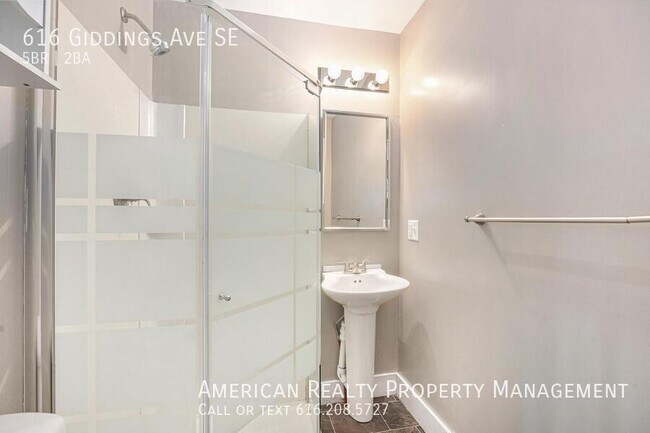 Building Photo - 616 Giddings Ave SE