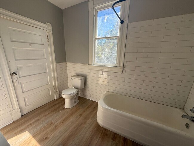 Building Photo - 1923 S Izard St