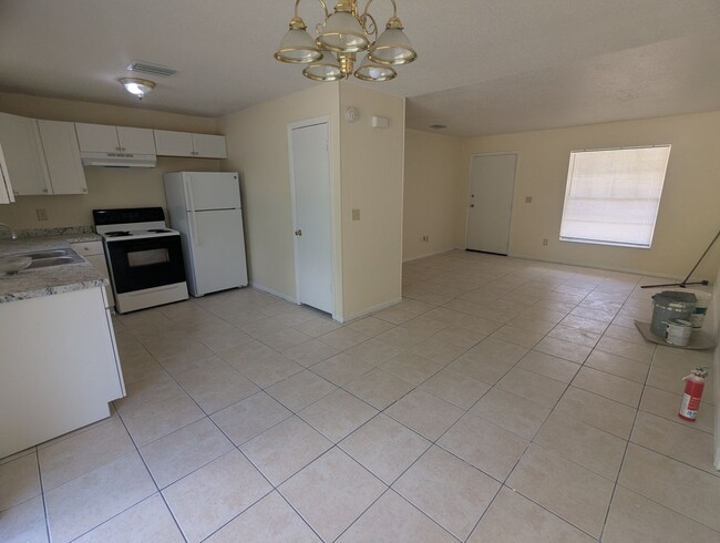 Building Photo - 3 Bedroom House For Rent, Lawncare included, Small pets welcome.