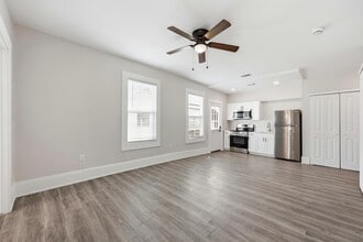 Building Photo - 300 E 3rd St