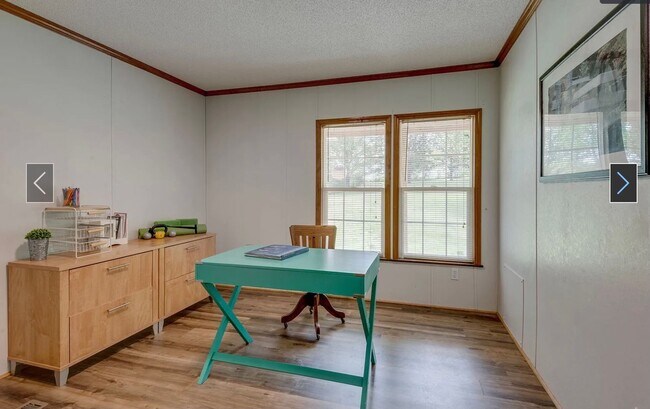 Building Photo - Fairview - 3 bedroom 2 baths - Private living