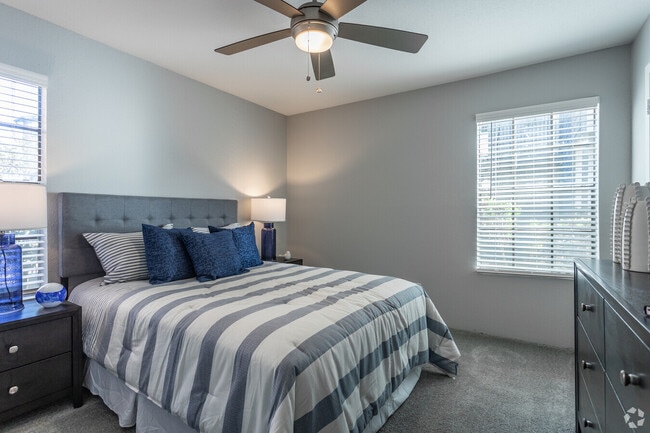 Building Photo - $499 Move-In - Minutes from Med Center