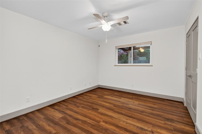 Building Photo - 14603 Carolcrest Dr